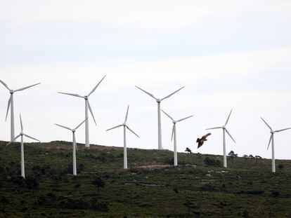 Molinos de viento en el parque eólico de Pradell de la Teixeta (Tarragona).