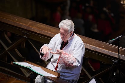 Aurelio Sagaseta dirige un concierto en la catedral de Pamplona durante el pasado 29 de noviembre.