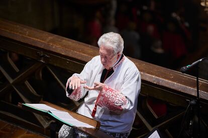 Aurelio Sagaseta dirige un concierto en la catedral de Pamplona durante el pasado 29 de noviembre.