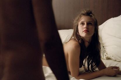 Un fotograma del mítico desnudo de la película francesa 'Jeune jolie', ahora quizás más drama histórico que actual
