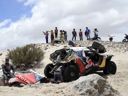 Carlos Sainz, tras la avería de su coche.