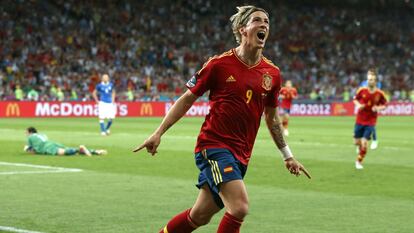 Fernando Torres celebra su gol en el partido de la final de la Eurocopa de fútbol 2012 entre España e Italia que terminó con un contundente 4-0.