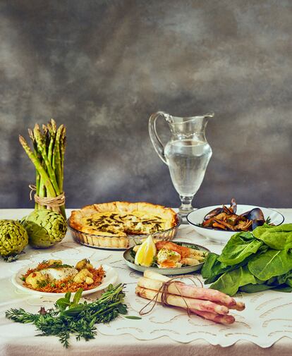 El bacalao, el salmón, los mejillones y la panceta son algunas de las proteínas con las que se pueden combinar de forma sencilla las verduras de primavera.