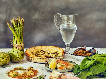 El bacalao, el salmón, los mejillones y la panceta son algunas de las proteínas con las que se pueden combinar de forma sencilla las verduras de primavera.