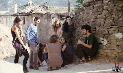 Alex Rodrigo (derecha), con los protagonistas de &#039;Libres&#039;