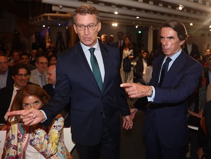 El presidente del Partido Popular, Alberto Núñez Feijóo, clausura, junto al presidente de la Fundación FAES, José María Aznar, el Campus FAES 2022, este viernes en Madrid.