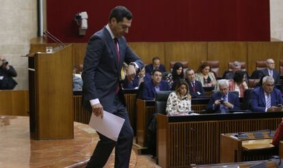 Juanma Moreno tras una intervención. 