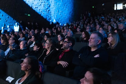 Público asistente a 'Historias de una redacción', entre ellos Vicente Jiménez, director de As, y Montserrat Domínguez, directora de contenidos de la Cadena SER. 
