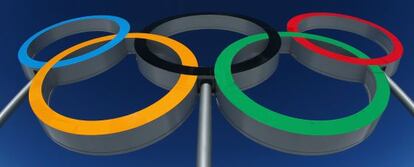 Los anillos olímpicos sobre Sochi.