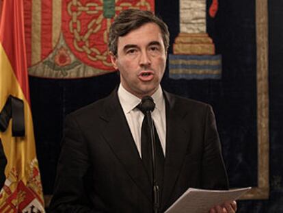 Ángel Acebes, durante su comparecencia ante los medios el 13 de marzo.