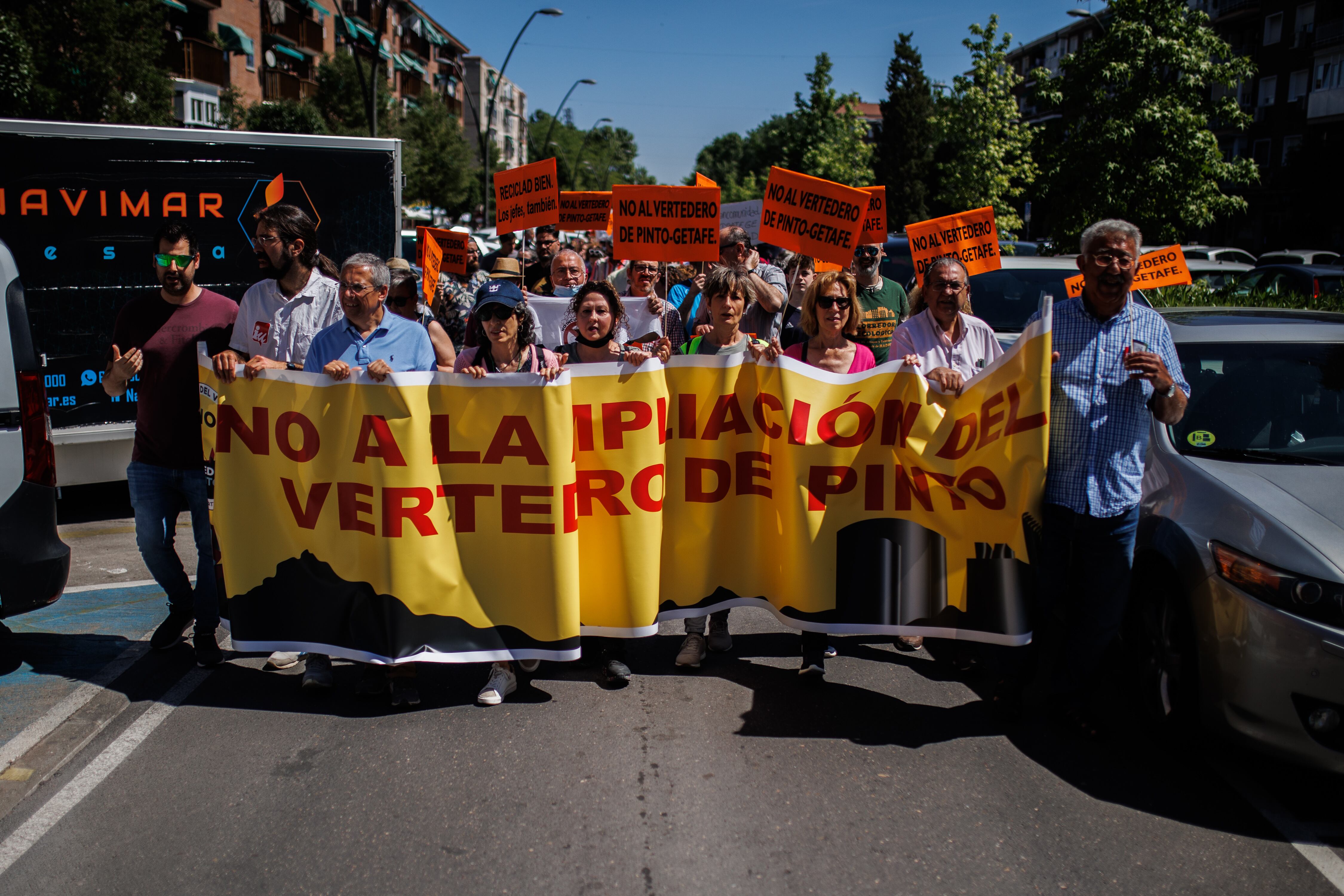 Una manifestación pide el cierre del vertedero de Pinto, el 8 de mayo de 2022, en Getafe (Madrid).