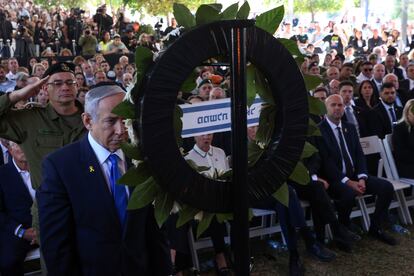 El primer ministro israelí, Benjamín Netanyahu, durante la ceremonia civil, celebrada este domingo, en conmemoración del aniversario del ataque de Hamás del 7 de octubre.