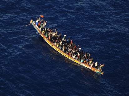 Un cayuco, similar al que ha llegado este sábado a las costas de Tenerife.