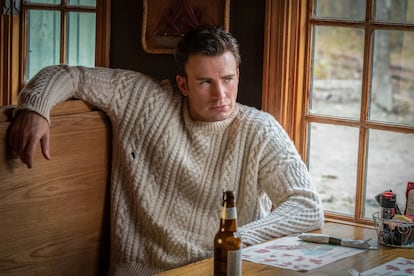 Chris Evans y su célebre jersey de lana en 'Puñales por la espalda'.