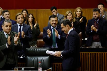 El presidente de la Junta de Andaluca, Juan Manuel Moreno, tras intervenir en el debate del estado de la comunidad el pasado 11 de diciembre.