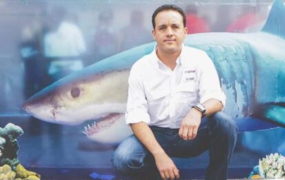 Mauricio Hoyos, biólogo marino mexicano.
