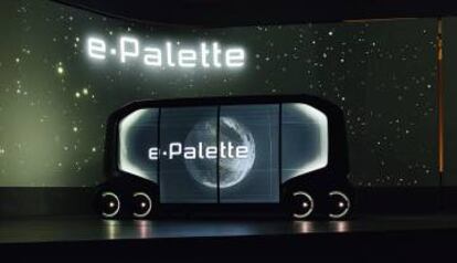El e-Palette es un vehículo autónomo y modulable recién presentado por Toyota. Puede parecer un mero contenedor con ruedas (los hay de tres tamaños), pero es un sistema de transporte modular y 100% eléctrico.