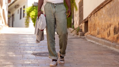 Artículo de EL PAÍS Escaparate sobre un pantalón de lino para hombre que está arrasando en Amazon.