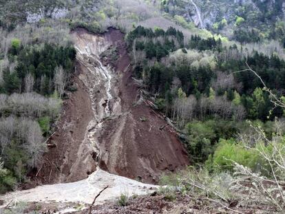 El síndic de Greuges investiga el desprendimiento de arcilla sobre el río Garona en Aran