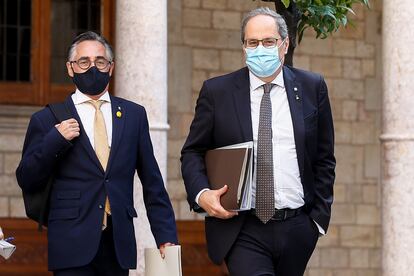 El 'president' Quim Torra (der.), junto al nuevo consejero de Empresa, Ramón Tremosa, en la reunión semanal del Govern