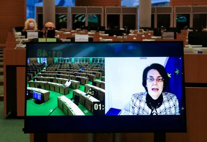 La directora general de Salud de la Comisión Europea y negociadora jefe de los contratos de adquisición de vacunas, Sandra Gallina, durante su comparecencia virtual de este martes en el Parlamento Europeo.