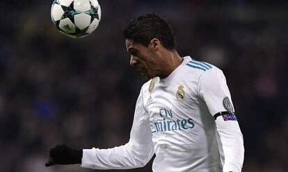 Varane, ante el Dortmund. 