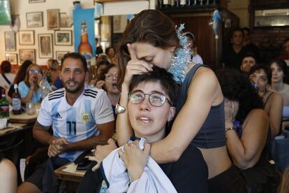 Momentos de angustia en Buenos Aires durante la final del Mundial entre Francia y Argentina. 