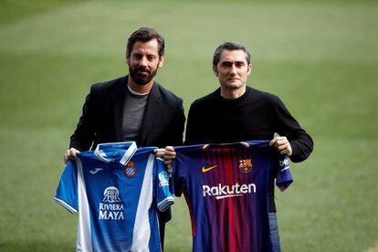 Los entrenadores el Espanyol y el Barcelona posan antes del derbi de la Liga