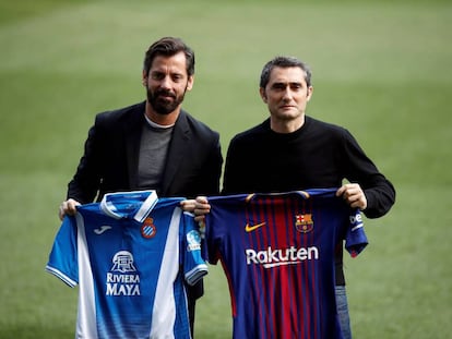 Los entrenadores el Espanyol y el Barcelona posan antes del derbi de la Liga