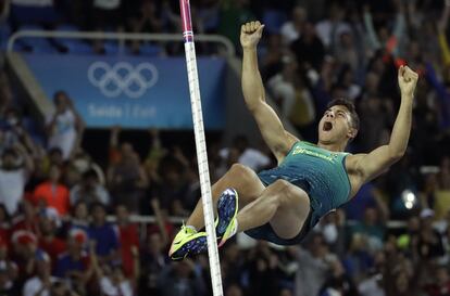 O funil da prova levou o brasileiro a um duelo com o francês Renaud Lavillenie, campeão olímpico em Londres e recordista mundial.