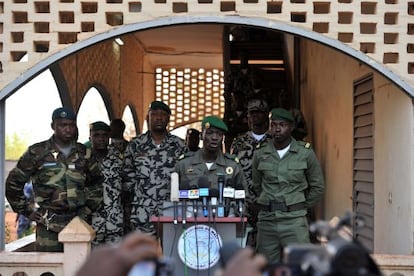 El jefe de la Junta Militar, Amadeu Sanogo, este martes cerca de Bamako.