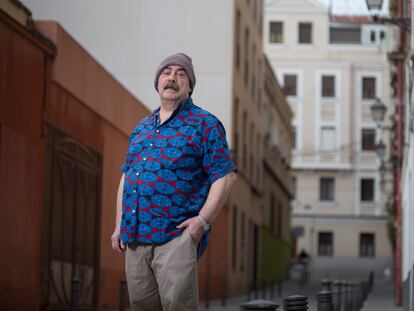 Dj Floro, fotografiado en el barrio de Lavapiés, en Madrid.