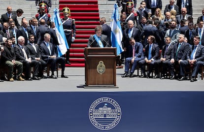 Javier Milei da un discurso frente al Congreso de la Nación, este domingo, tras la ceremonia de investidura.