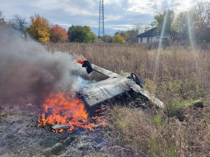 Un cohete supuestamente abatido por las fuerzas ucranias, el miércoles en la región de Chernihiv.