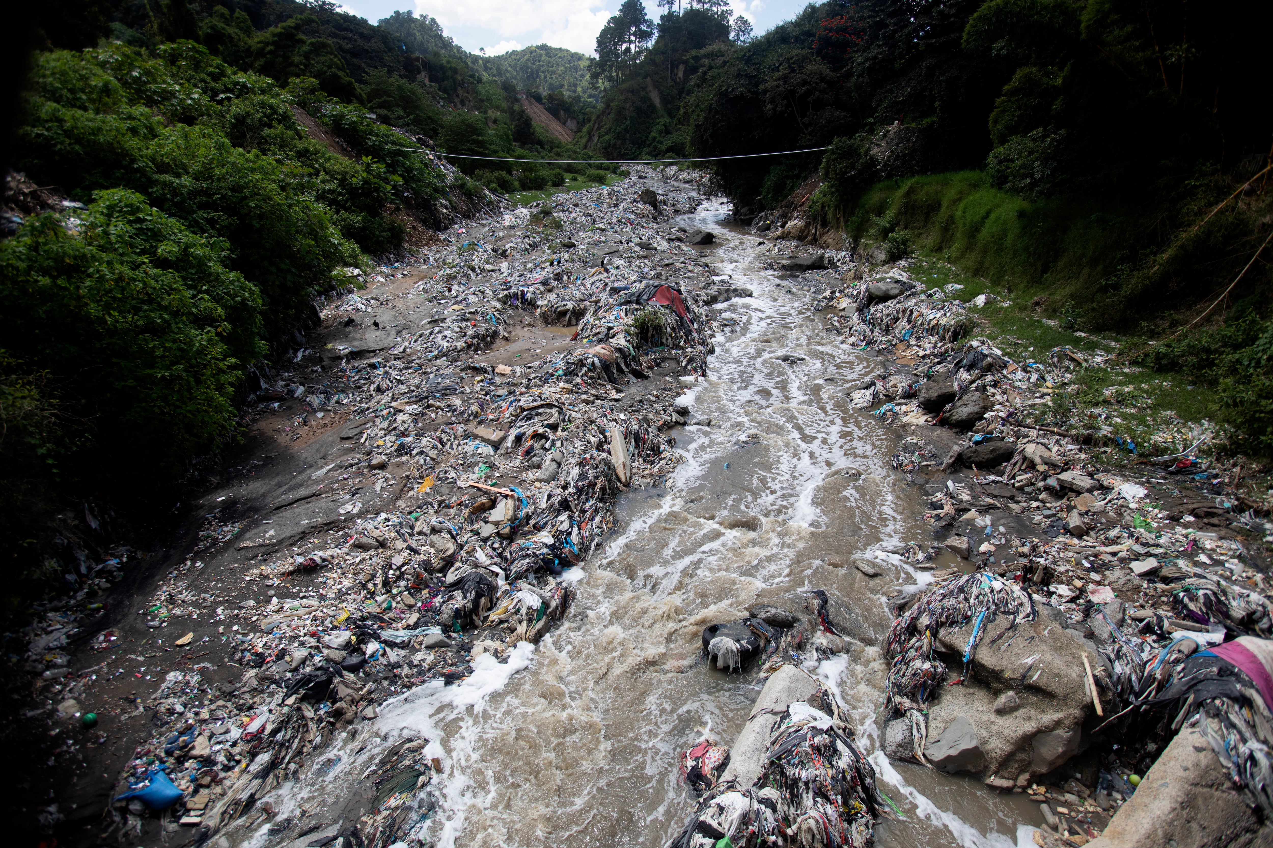 Río Chinautla, afectado por la minera que opera en Chinautla, en septiembre de 205.