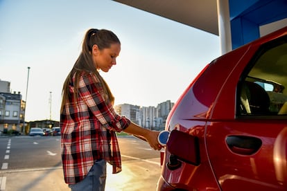 En España, los combustibles convencionales contienen más de un 10% de carburantes renovables, una cifra que deberá alcanzar el 12% en 2026.