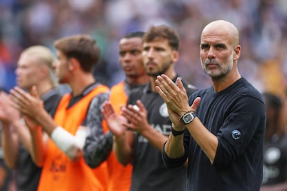 Guardiola y sus futbolistas agradecen el apoyo a la afición del Manchester City tras la derrota ante el Brighton.