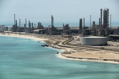 Vista de la refinería saudí de Ras Tanura, a mediados de 2018.