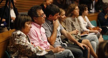 Rosa Solbes, futuro miembro del consejo de RTVV, ha estado presente en la comisión junto a varios miembros del comité de empresa.