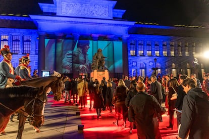 Estreno de la película 'Napoleón', proyectada en una de las fachadas del Museo del Prado, en Madrid.