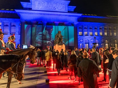 Estreno de la película 'Napoleón', proyectada en una de las fachadas del Museo del Prado, en Madrid.