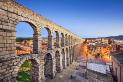 Vista elevada del Acueducto de Segovia.