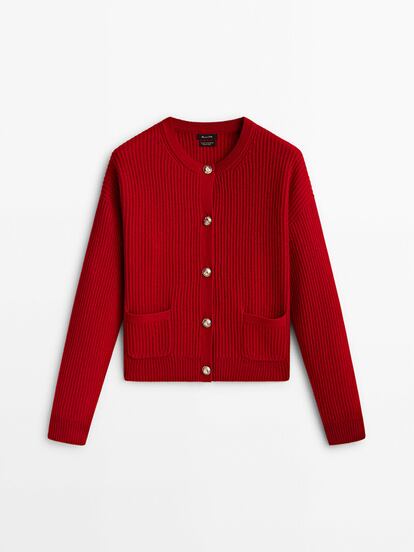 This red, ribbed Massimo Dutti cardigan with golden buttons represents the most sophisticated version of this sweater. €79.95/ $149