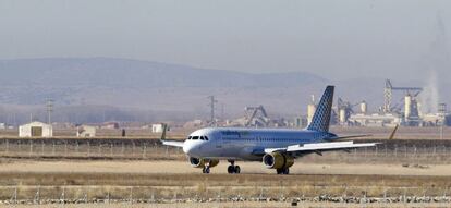 Imagen de archivo de un airbus 320 de Vueling aterriza en Teruel.