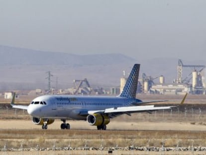 Imagen de archivo de un airbus 320 de Vueling aterriza en Teruel.
