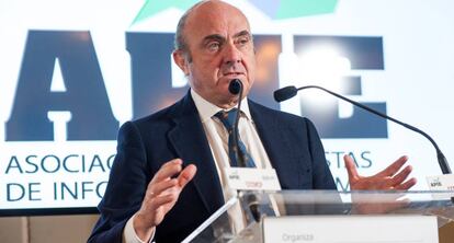 Luis de Guindos, en un curso de economía en Santander.