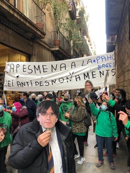 La PAH pide a Puigdemont que Junts retire las enmiendas contra la ley antidesahucios.