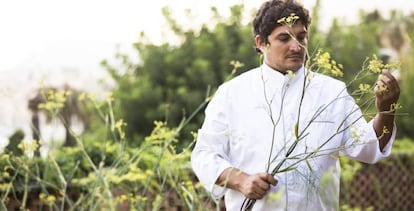 Mauro Colagreco, en el huerto del restaurante Mirazur, en Menton (Francia).