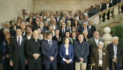 Puigdemont, Forcadell i altres diputats, amb víctimes del franquisme, dimecres.