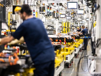 Trabajadores de la planta de Stellantis Figueruelas, Zaragoza.